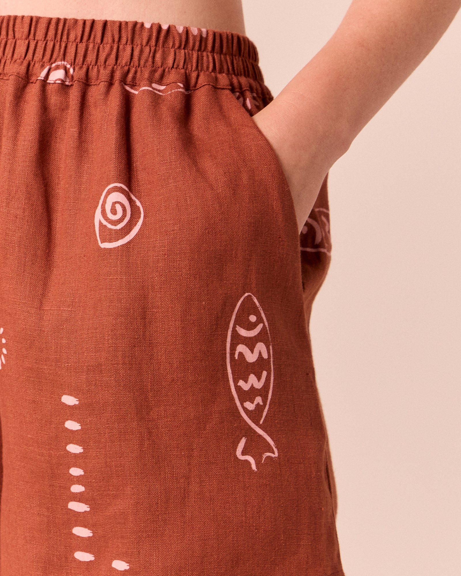 Arielle Beachcomber Print Linen Shorts - Image 5