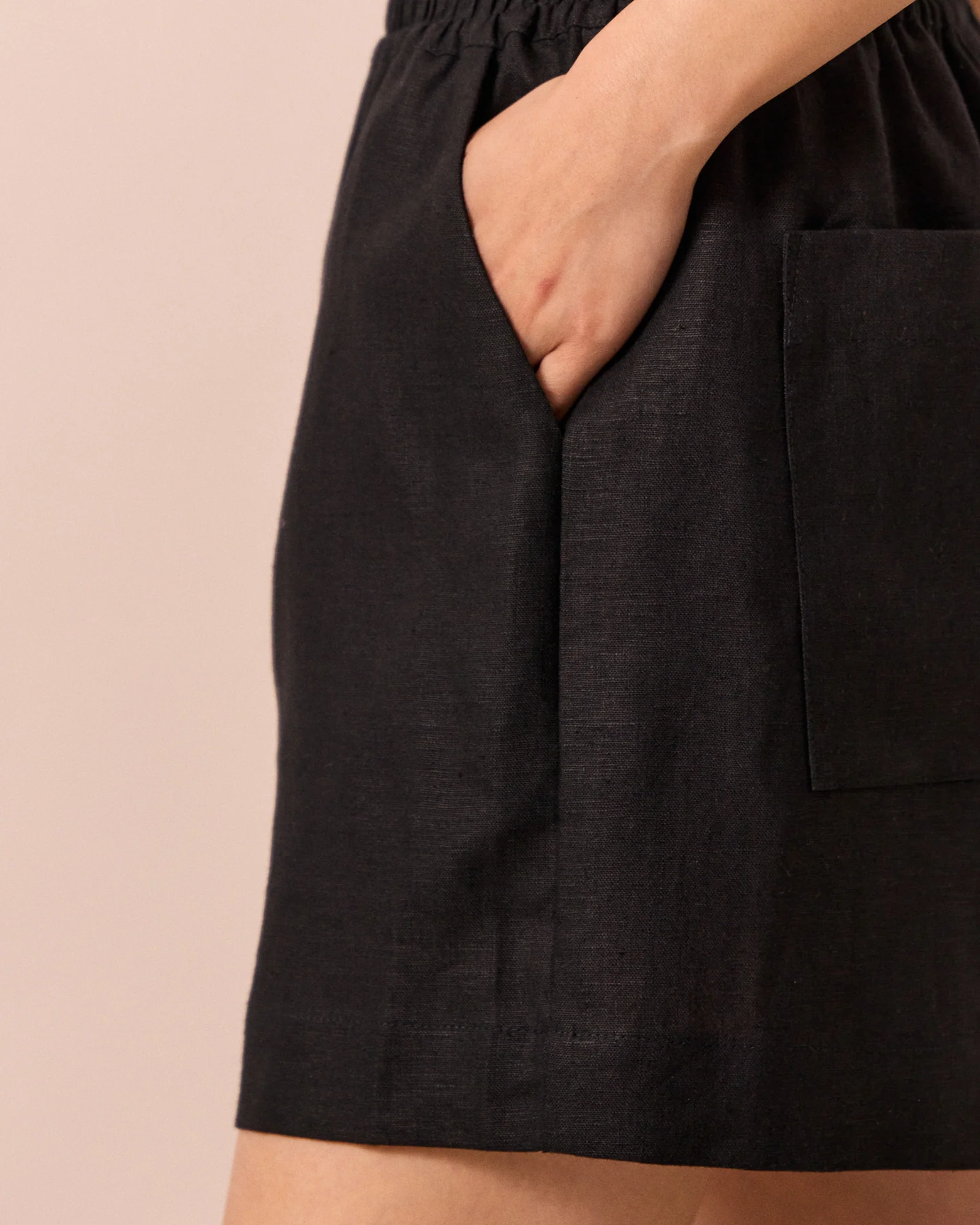 Arielle Black Linen Shorts - Image 5
