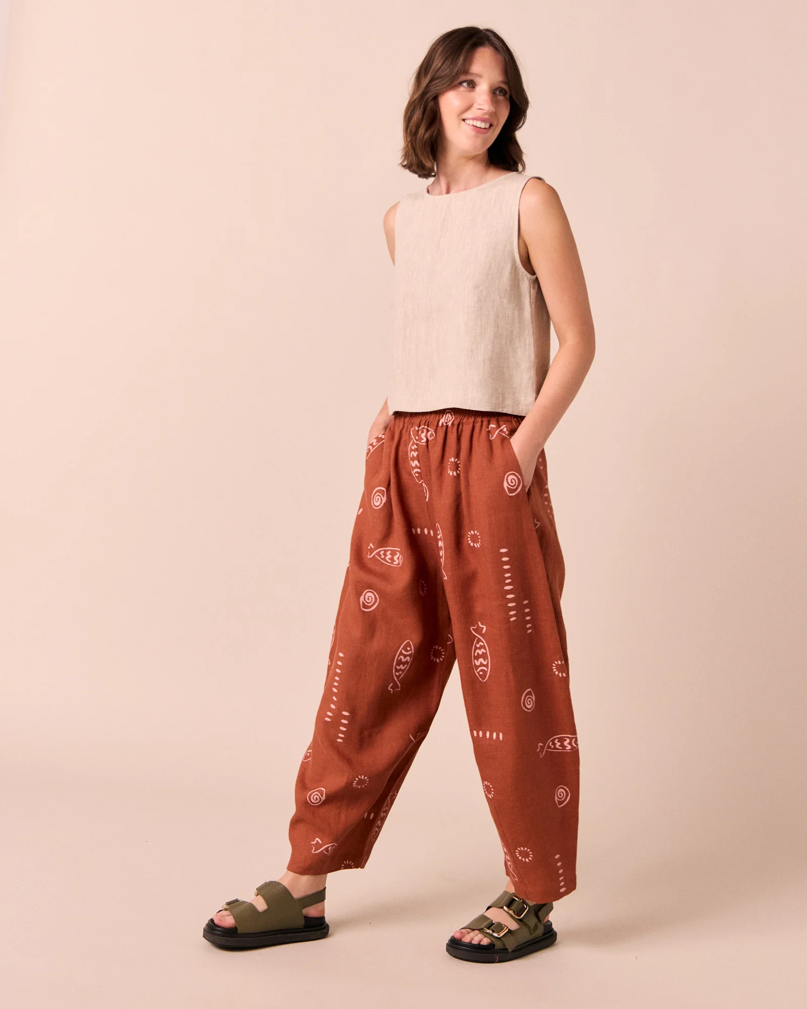 Daisy Beachcomber Print Linen Trousers - Image 2